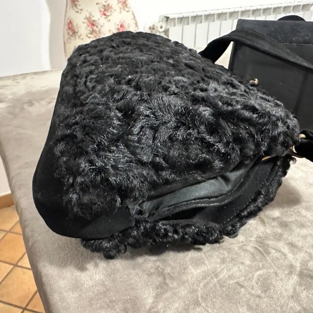 An Elegant 1950s Italian Evening Bag For Sale - Image 6 of 13