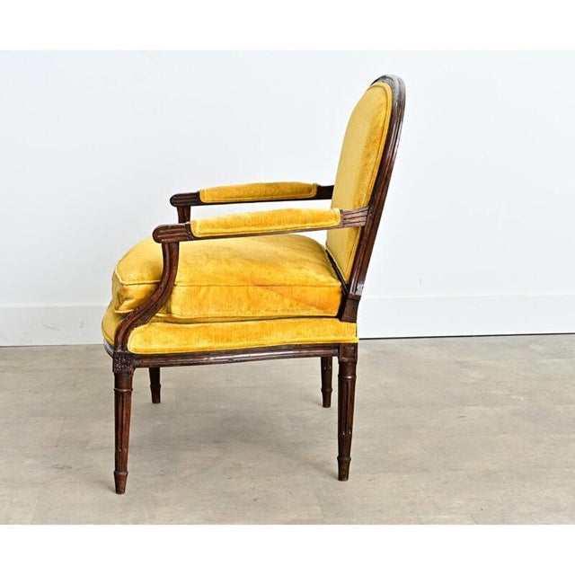 19th Century French 19th Century Oak & Velvet Louis XVI Style Marquise For Sale - Image 5 of 11