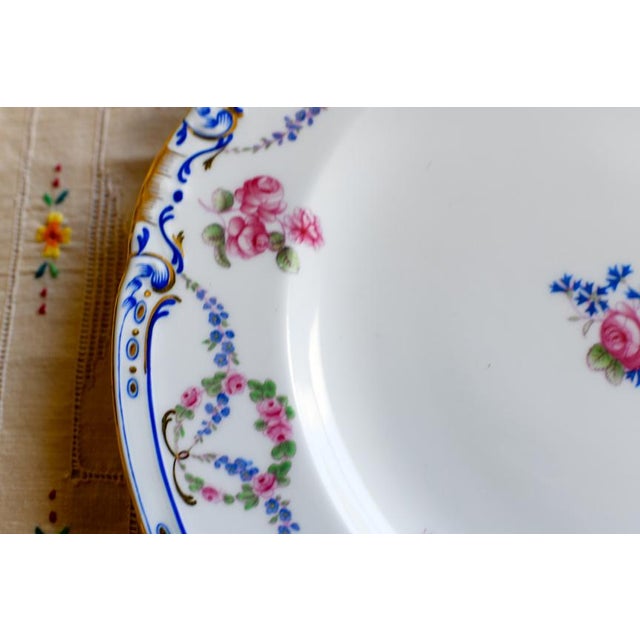English Antique 1898 Minton Dinner Plate G7261 Rose Garland Pansies and Forget Me Nots Fine English China Collectors Plate For Sale - Image 3 of 7