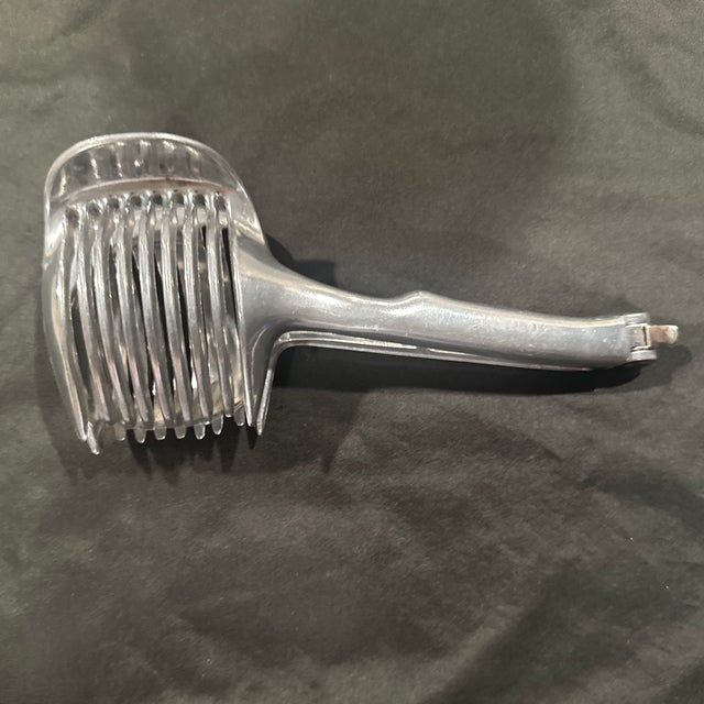 Preowned, vintage aluminum, vegetable slicer are also known as tomato slicer. Made by Ambianic which had a great touch to...
