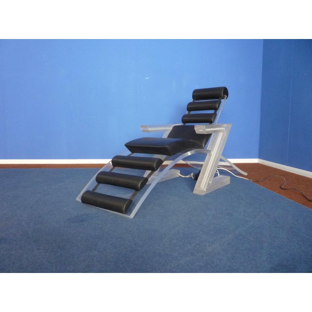 Italian Space Age Acrylic Glass Chaise Lounge, 1960s For Sale - Image 16 of 16
