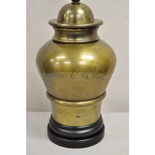 Chinoiserie Vintage Hollywood Regency Chinoiserie Patinated Brass Ginger Jar Table Lamp For Sale - Image 3 of 12