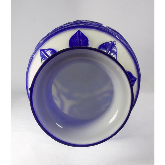 Glass Early 20th Century Traditional Glass Peking Vase For Sale - Image 7 of 9