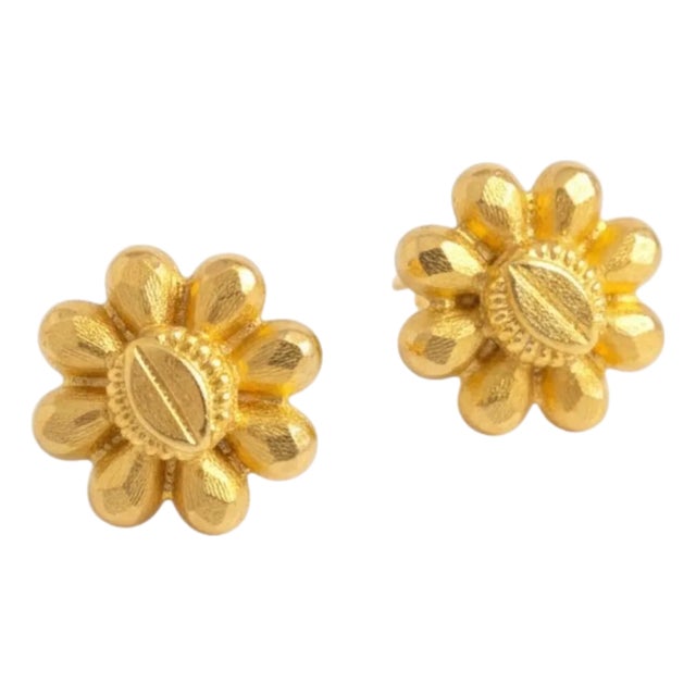 1950s Pair of 22k Yellow Gold Floral Stud Earrings With Screw Backs For Sale