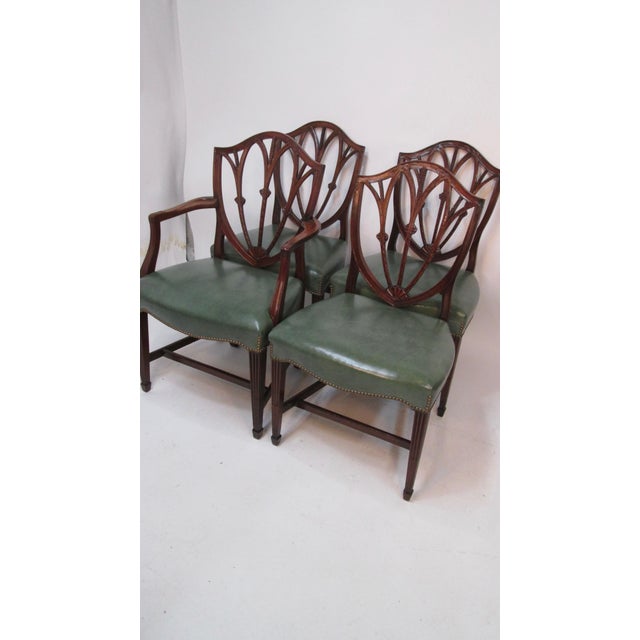 Hepplewhite Set of 8 Vintage Shield-Back Mahogany Dining Chairs by Charak For Sale - Image 3 of 12