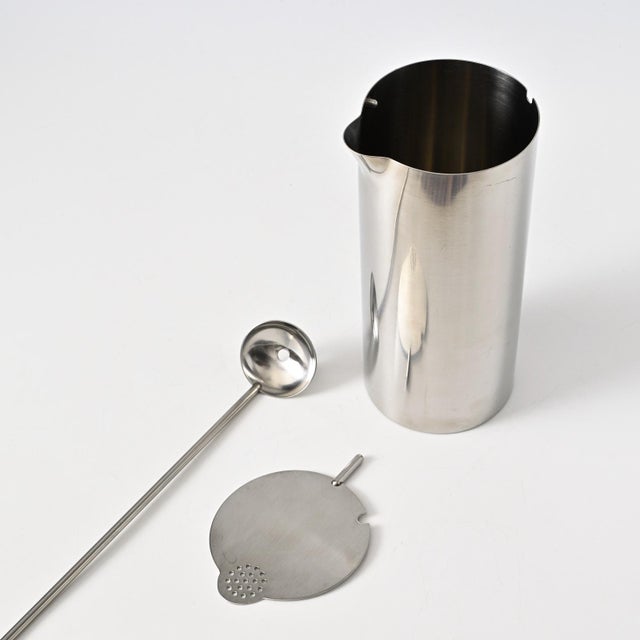 Arne Jacobsen Cylinda Line Cocktail Mixer by Arne Jacobsen for Stelton, 1980s For Sale - Image 4 of 8