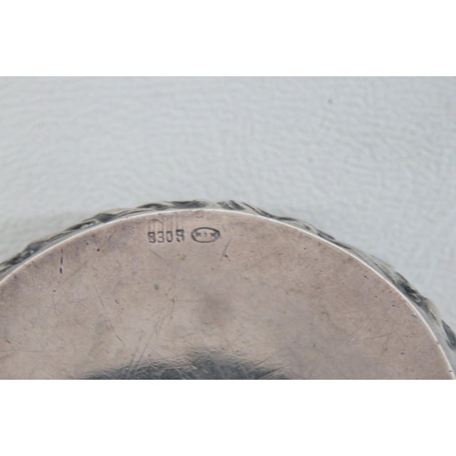 Small Sterling Silver Round Pill Snuff Trinket Lidded Box Embossed Florals 5092b For Sale - Image 11 of 16