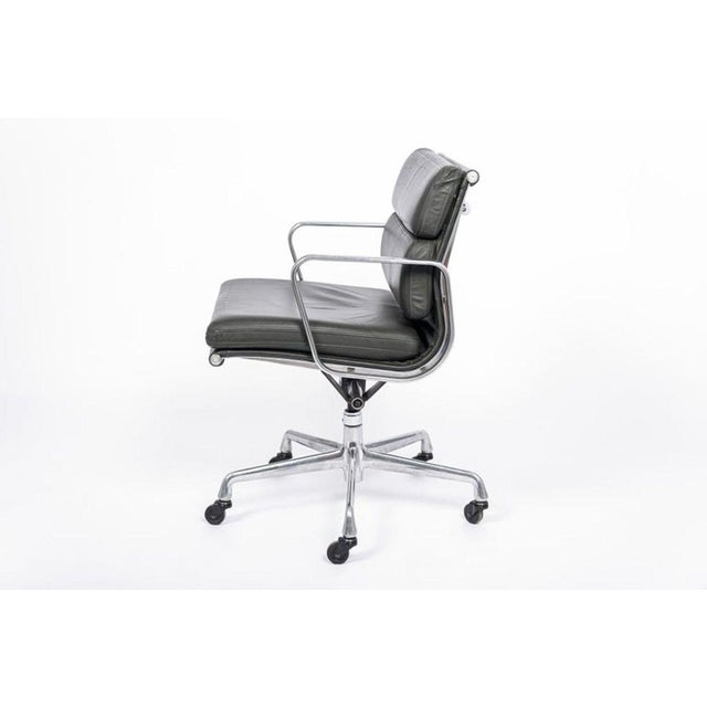 Dark Gray Leather Office Chair Eames for Herman Miller Aluminum Group Soft Pad For Sale In Detroit - Image 6 of 10