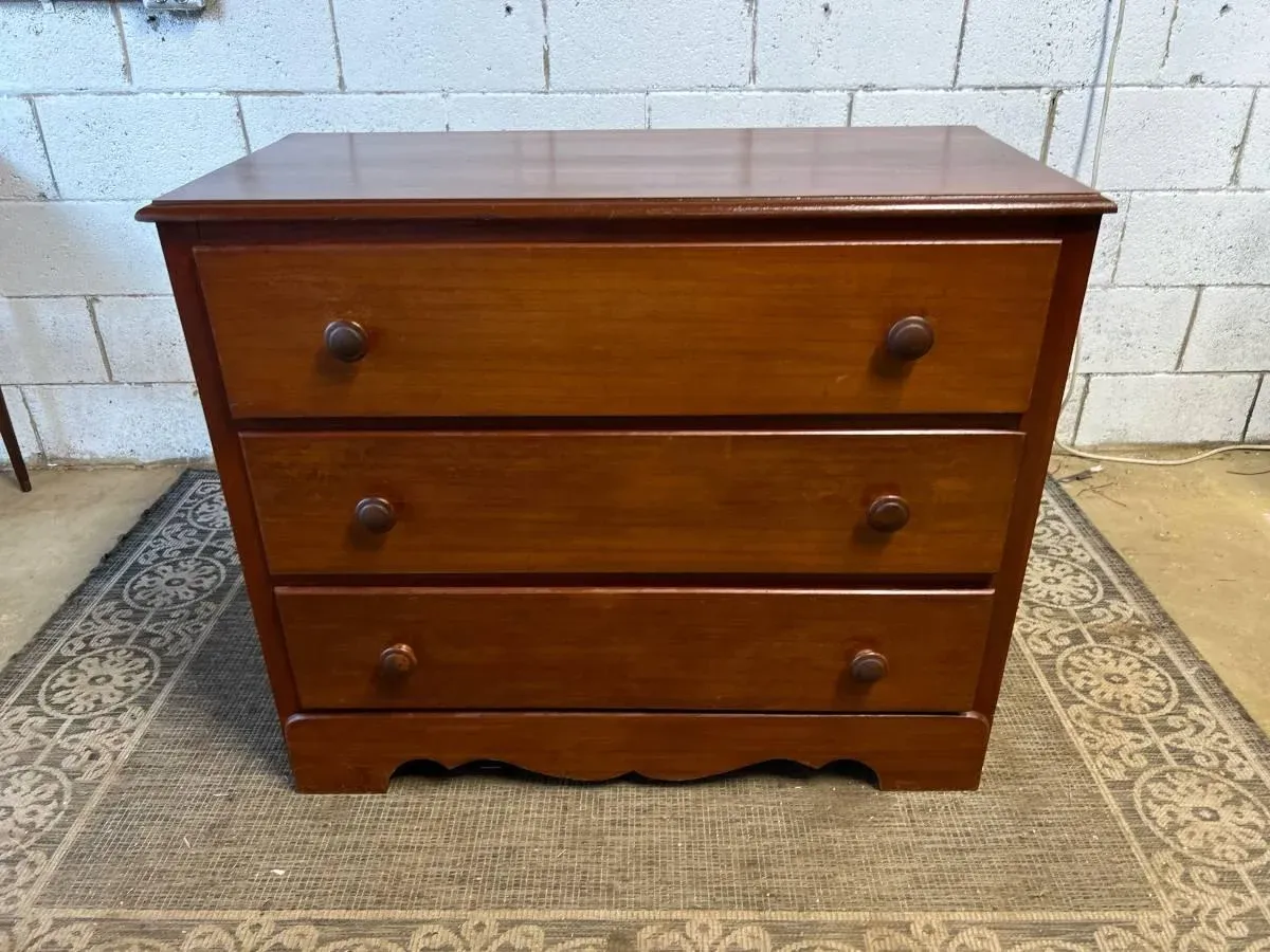 Antique Chest of Drawers Dresser.