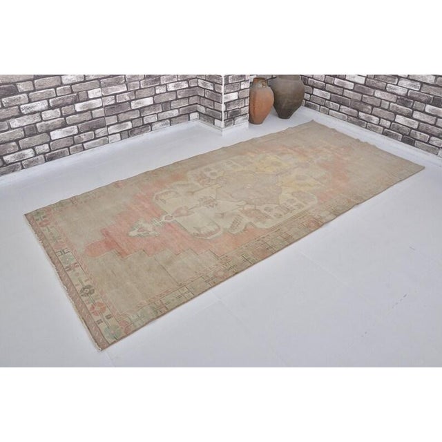 1950s Vintage Handwoven Oushak With Large Central Medallion For Sale - Image 5 of 10