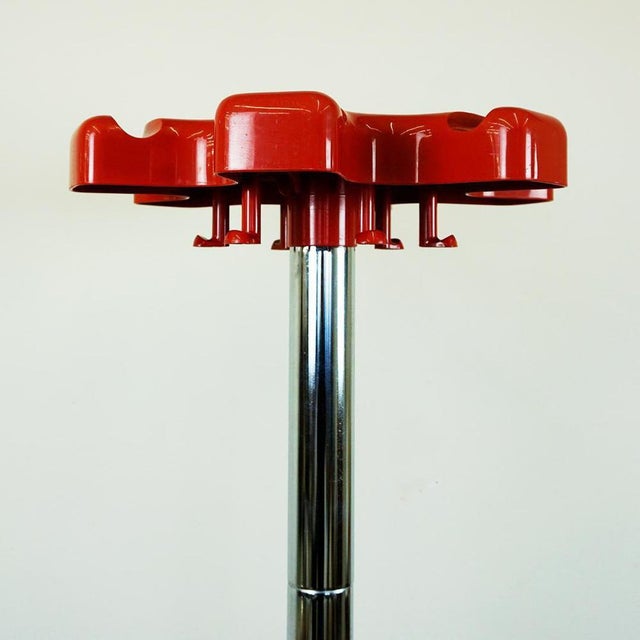 Plastic Red Plastic and Chrome Vip Coat Rack attributed to Lucci and Orlandini for Velca, Italy, 1970s For Sale - Image 7 of 10