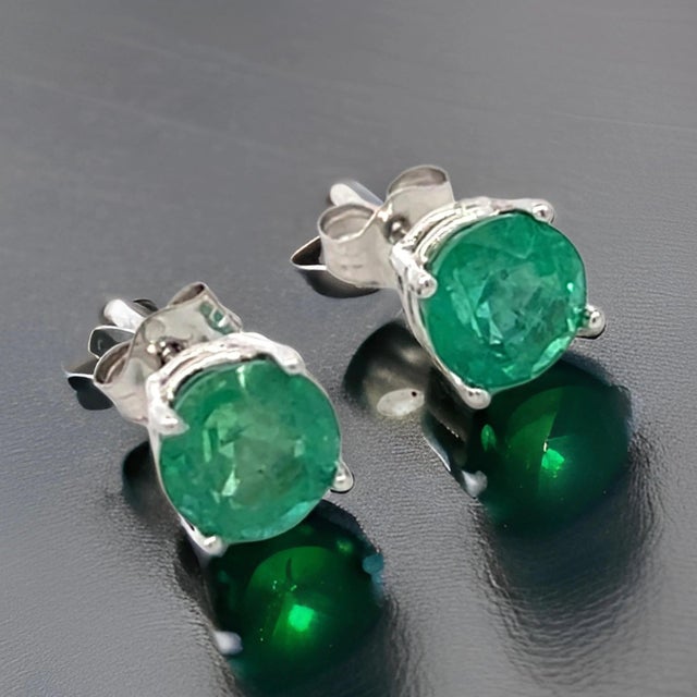 Traditional Natural Emerald Stud Earrings 14k White Gold 1.93 Carats Certified For Sale - Image 3 of 11