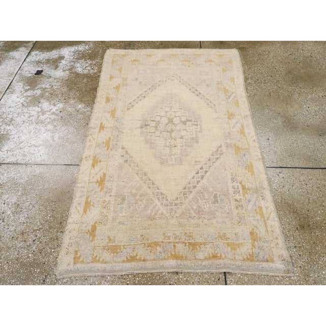 Galerie Shabab Collection Mid-20th Century Turkish Oushak Rug For Sale - Image 4 of 9