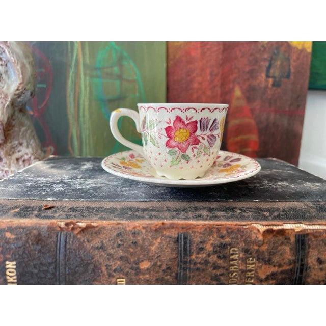 Set of Five (5) Vintage Mason’s English Demitasse and Saucers For Sale - Image 4 of 10