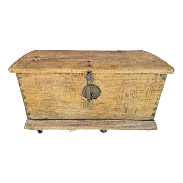 Antique 18th Century Spanish Colonial Mexican Chest Fancy Bermuda Dovetails in Sabino Wood For Sale