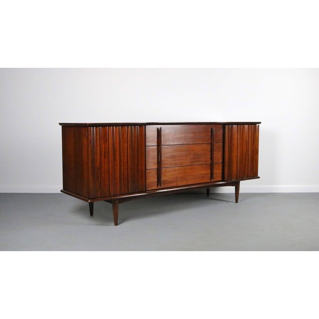 1960s 1960s Mid-Century Modern United Furniture Corporation Wooden Tv Console For Sale - Image 5 of 5