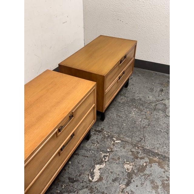 Tan Vintage American of Martinsville Blonde Walnut Nightstands, Pair For Sale - Image 8 of 12