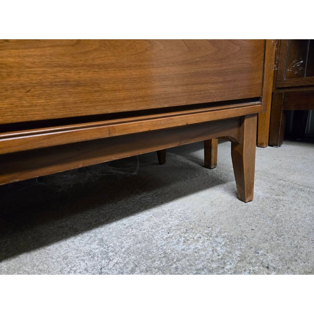 1960s Dixie Walnut Mid-Century Chest of Drawers For Sale In Washington DC - Image 6 of 12