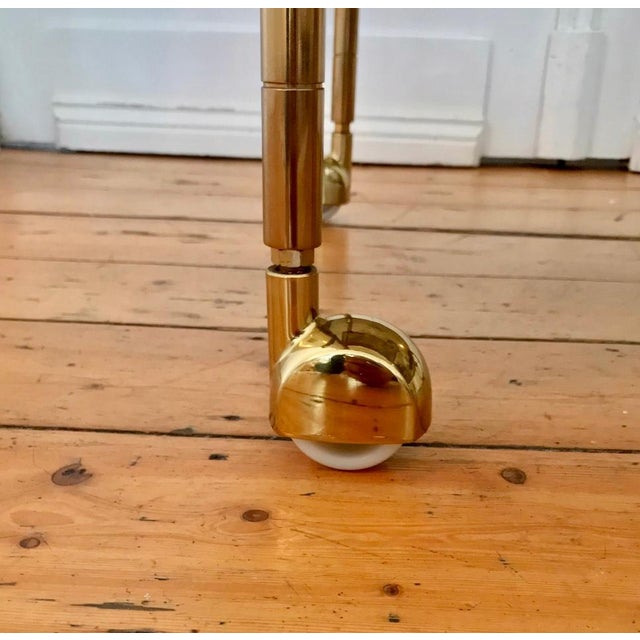 Hollywood Regency Bar Trolley in Brass and Crystal Glass in the style of Dolce Vita by Cesare Lacca, 1970s For Sale - Image 4 of 10