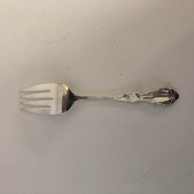 Vintage floral silver plate serving fork, makers mark reads “WM Rogers MFG CO, extra plated “ in excellent condition. 9” L
