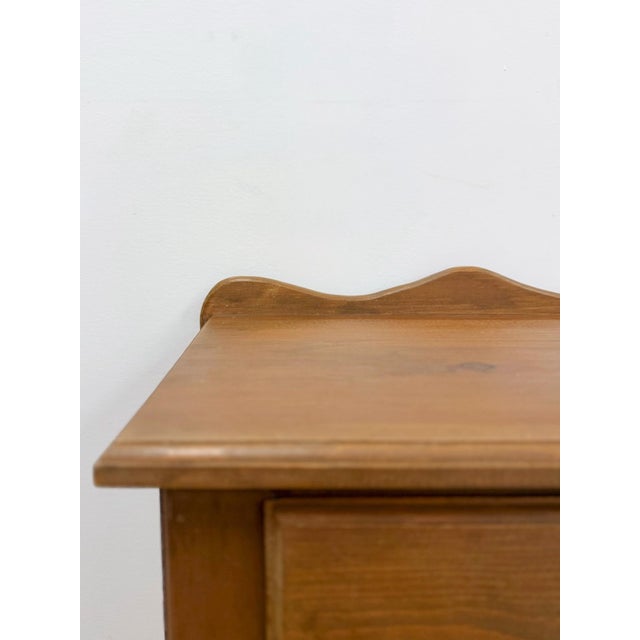 Mid 20th Century Pair of Rustic Pine Nightstands Drawer Arched Cabinet Door Scalloped European For Sale - Image 16 of 17