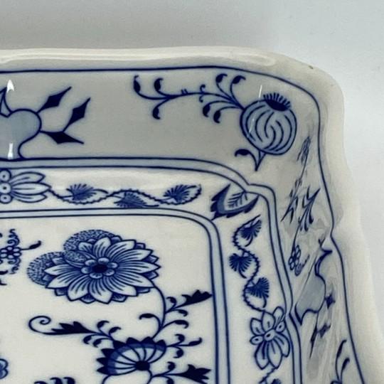Zwiebelmuster "Blue Onion" 9-Inch Square Blue and White Vegetable Bowl Vintage For Sale - Image 11 of 17