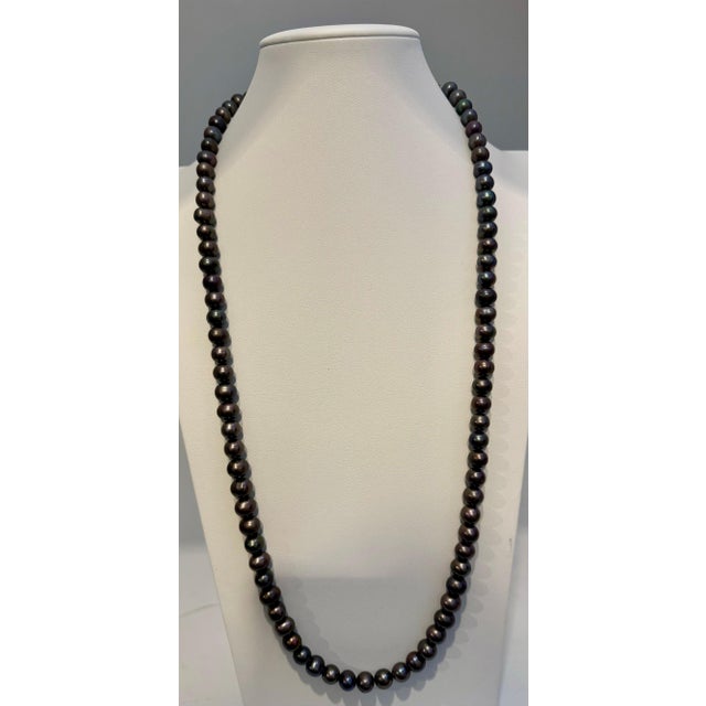 Op Art Fresh Black Water Round Pearl Single Strand Necklace, Opera Length, Silver Clasp For Sale - Image 3 of 18