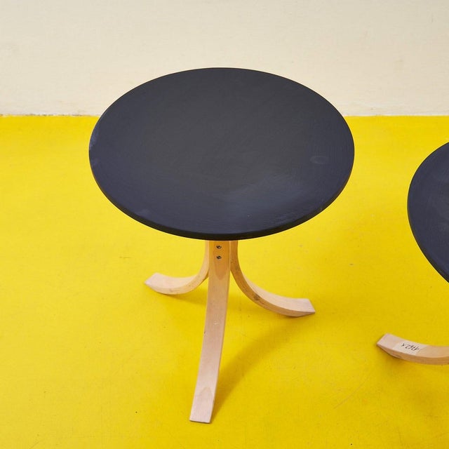 Discover these refined wooden coffee tables, perfect for adding a touch of style to your home. Featuring a simple and...