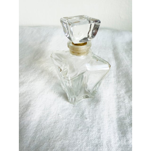 Transparent Vintage 1940s–1960s French Art Deco Glass Perfume Bottles Chanel Style Carven Set of 4 Flacons For Sale - Image 8 of 15