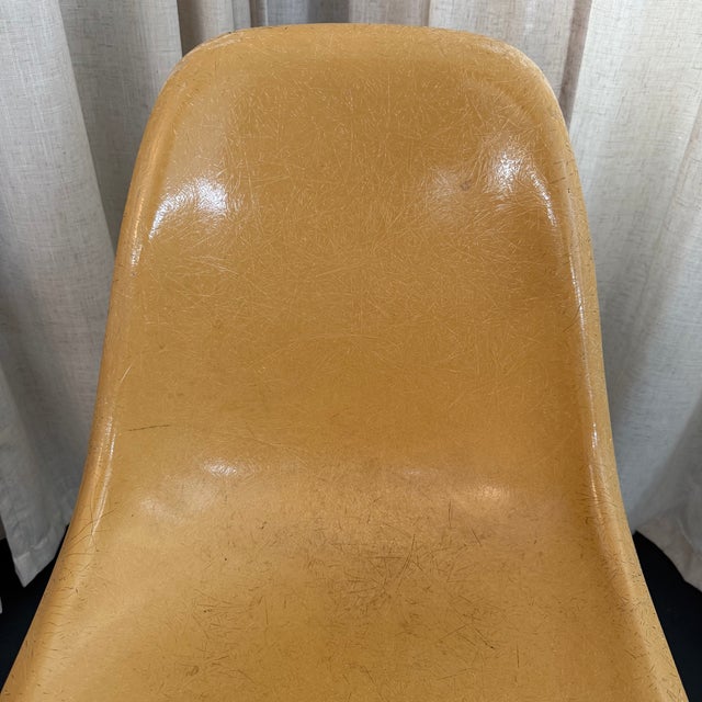 Mid-Century Modern 1960s Eames for Herman Miller Ochre Yellow Fiberglass Swivel Desk Side Chair For Sale - Image 3 of 8