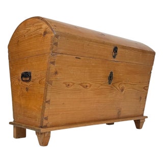Antique English Pine Dome-Top Storage Chest, 1800s For Sale