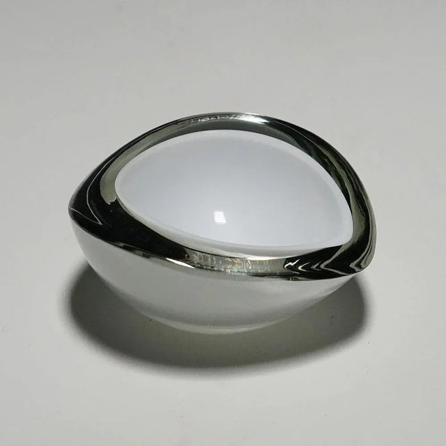 Small bowl designed by Kaj Frank for Nuutarjaervi Notsjo A vintage art glass bowl designed by Kaj Frank for Nuutarjaervi...