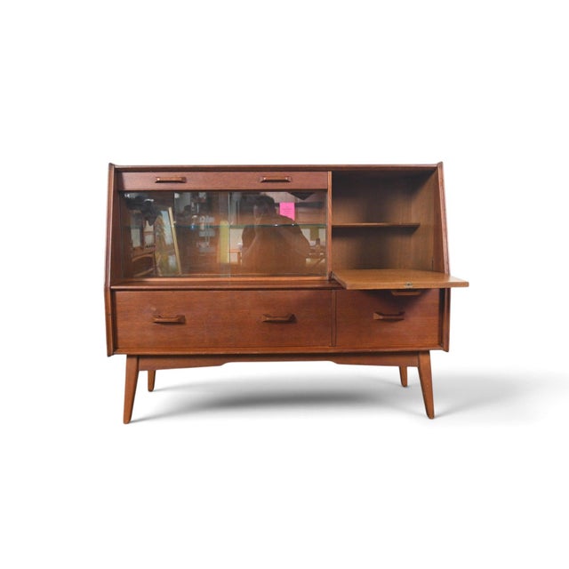 Mid 20th Century Early E. Gomme / G Plan Credenza in Teak + Oak For Sale In San Francisco - Image 6 of 11