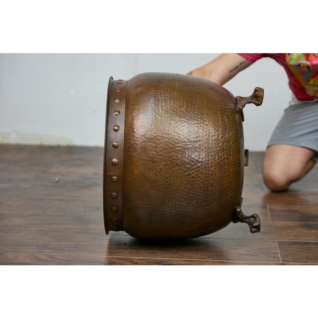 Mid-Century English Copper Planter with Paw Feet - Arts and Crafts Style For Sale - Image 9 of 12