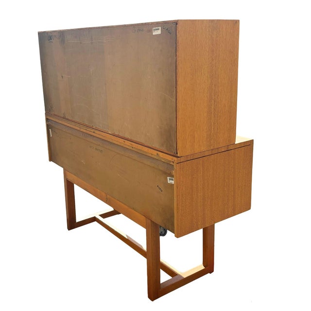 Yellow 1950s Blonde Birch Buffet W/ China Cabinet by Paul Laszlo for Brown Saltman For Sale - Image 8 of 8