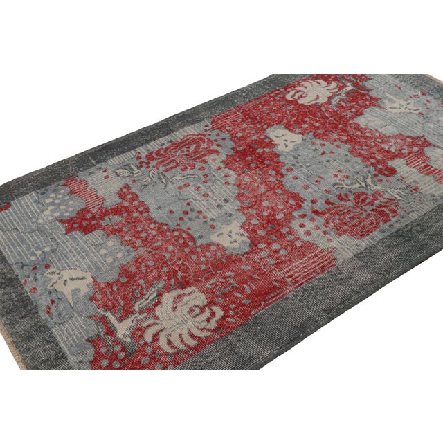 This 4x7 Vintage Müren Art Deco rug, hand-made in wool, is a Mid-century curation from Rug & Kilim. It features a...