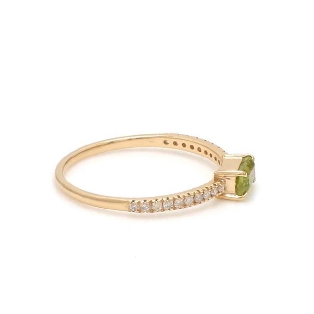 Natural 0.35 cts Peridot & 0.14 cts diamond ring in 14k gold For Sale - Image 4 of 18