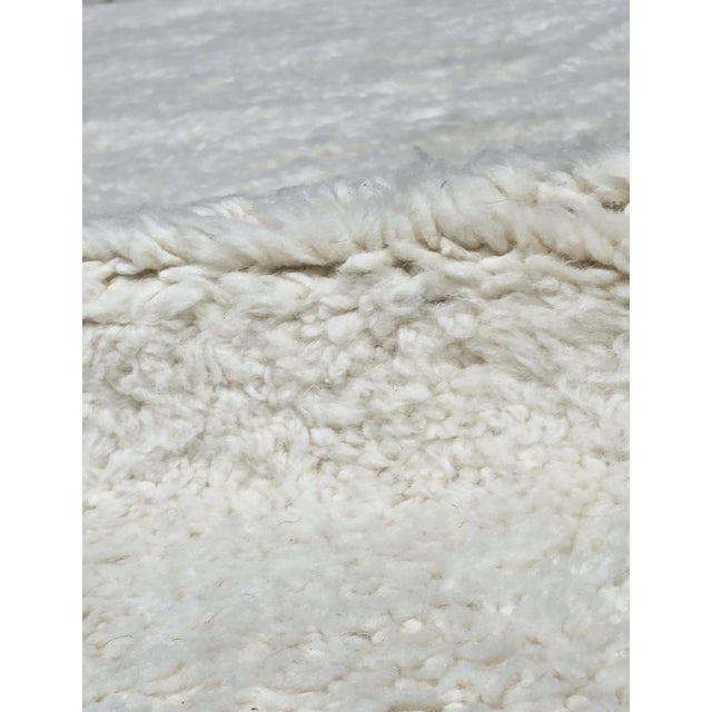 2020s White Moroccan Solid Wool Rug - 8.3 X 6.6 Ft For Sale - Image 5 of 6