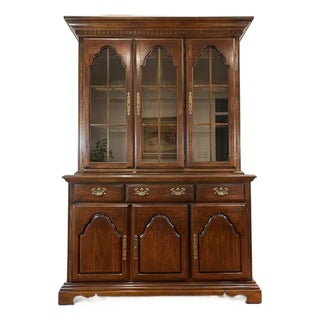 1980s American Drew Cherry China Cabinet Cherry Grove Lighted For Sale