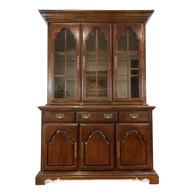 1980s American Drew Cherry China Cabinet Cherry Grove Lighted For Sale