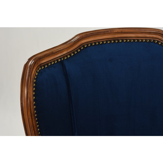 Art Deco Schumacher Linen Accent Chair on Restored Vintage Ethan Allen Camille Bergere With Sapphire Velvet For Sale - Image 3 of 14