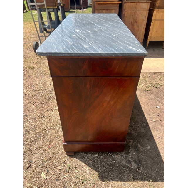 Auburn French 19th Century Louis Philippe Flame Mahogany Marble Top Commode For Sale - Image 8 of 12