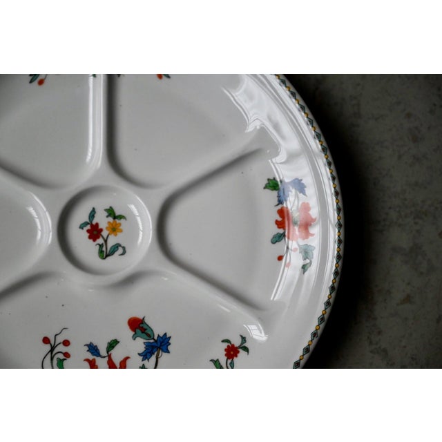 1970s Vintage Fondue Set in Paris Porcelain, 1970s, Set of 7 For Sale - Image 5 of 7