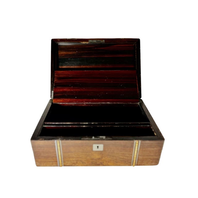 Early 19th Century English Walnut Writing Box With Inlay For Sale In Tampa - Image 6 of 12