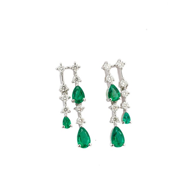 Contemporary Natural diamond 0.30cts & emerald 0.74cts earring in 18k gold For Sale - Image 3 of 18
