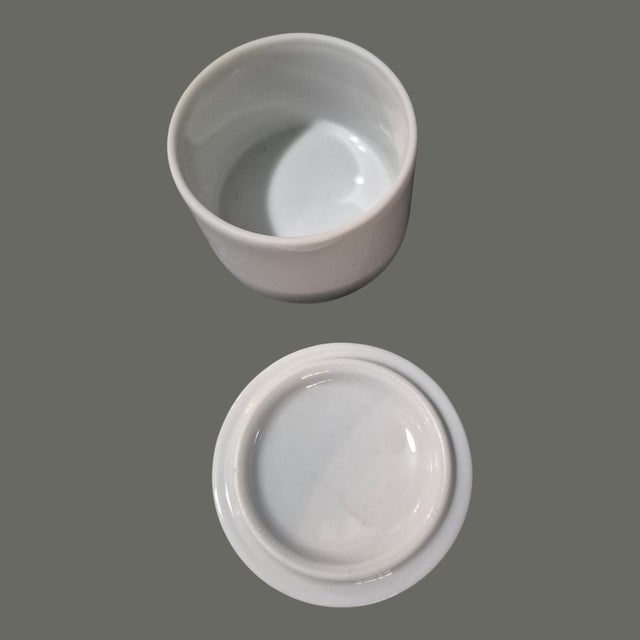 Ceramic Vintage Fine Porcelain Leart Brazil Tropical Birds Collection Toucan Trinket Box For Sale - Image 7 of 9