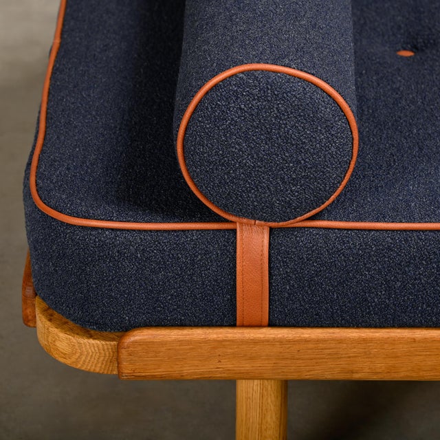 Blue Scandinavian Daybed in Oak and Dark Blue Bouclé Fabric with Leather Accents, 1960s For Sale - Image 8 of 15