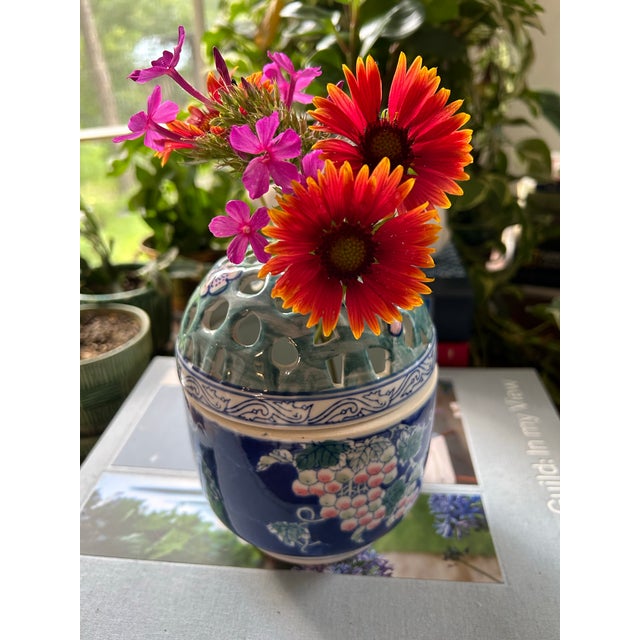 Love flowers but sometimes they are hard to arrange? Let this porcelain piece do the work for you. The bowl holds water...