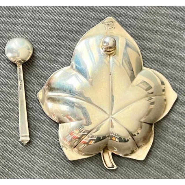 Tiffany sterling silver, Small plate and spoon in hallmarked and signed sterling silver. Plate: 8.2 x 7.8 cm Height:...