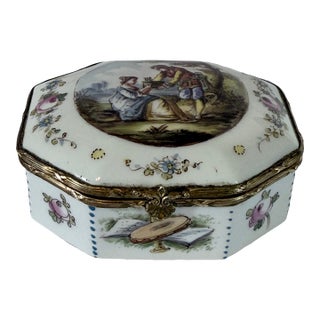 Antique French Lille Faience Octagonal Snuff Box, ‘Lille 1767’ Wreath Mark, Circa 1900 For Sale
